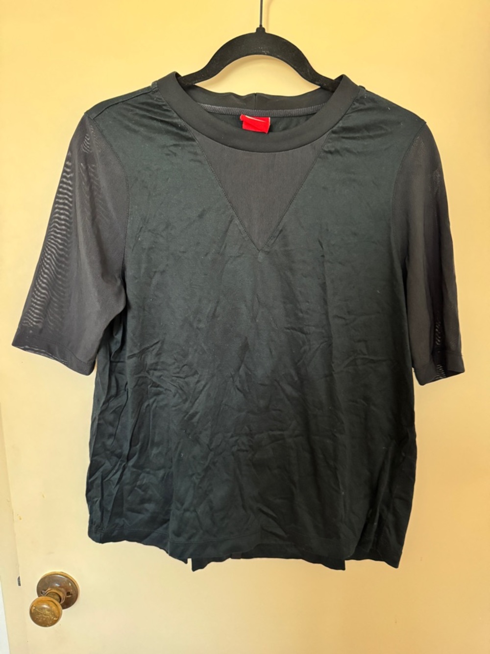 Nike Women’s Mesh Short Sleeve crew neck top black size M